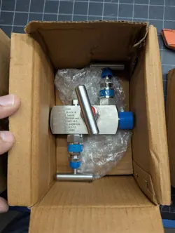 8-3GIV-M/FN-NVD DBB VALVE