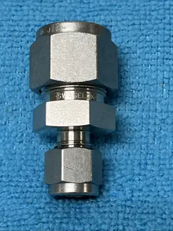 SWAGELOK ~  SS-600-6-4 ~ TUBE REDUCER