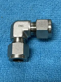 SWAGELOK ~ SS-600-9 ~ ELBOW TUBE