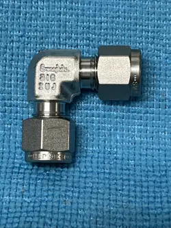 SWAGELOK ~ SS-400-9 ~ STAINLESS STEEL ELBOW TUBE