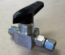 SWAGELOK SS-44S6 STAINLESS STEEL BALL VALVE  ACSJ, ITEM C