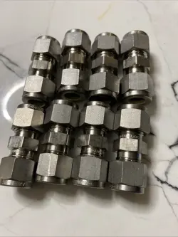 LOT-8PC SWAGELOK STAINLESS STEEL UNION FITTING, 3/8