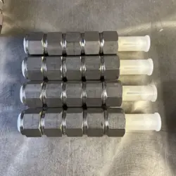 LOT OF 5?4?20: SWAGELOK 1/2