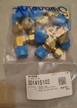 LOT OF 9 PCS SWAGELOK B-400-2-6 BRASS PIPE ELBOW 1/4”TUBE OD X 3/8” MALE NPT