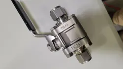 NEW SWAGELOK 3-PIECE 60 SERIES 1/2 IN. BALL VALVE (SS-63TS8) 