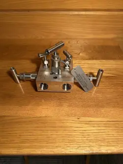 INSTRUMENT MANIFOLD WITH