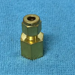 SWAGELOK ~ B-400-7-4 ~ PIPE TO TUBE STRAIGHT ADAPTER