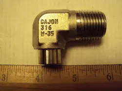 SS-6-TSW-2-8 SWAGELOK 3/8 TUBE SOCKET X 1/2 MNPT WELD ELBOW; 316 ALLOY