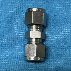 SWAGELOK ~ SS-600-6BT ~ CONNECTOR