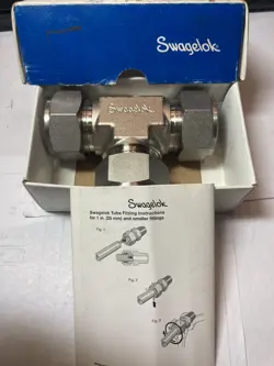 SWAGELOK SS-1610-3 STAINLESS STEEL UNION TEE FITTING, 1
