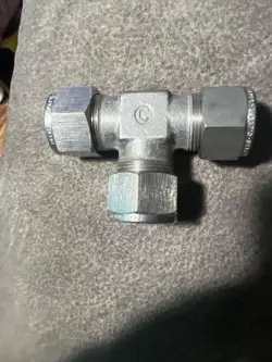 LOT OF 3- SWAGELOK STAINLESS STEEL UNION TEE FITTING, 1/2
