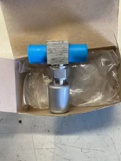 SWAGELOK SS-BN8VCR8-C BELLOWS VALVE SC11 CLEAN