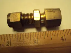 B-400-71-2 SWAGELOK ; 1/4 TUBE X 1/8 FNPT BULKHEAD FEMALE CONNECTOR BRASS