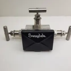 6 SWAGELOK 3-VALVE INSTRUMENT MANIFOLD BRAND NEW OLD STOCK SS-V3NBF8-FL-G