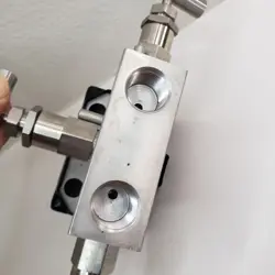 SWAGELOK 3-VALVE
