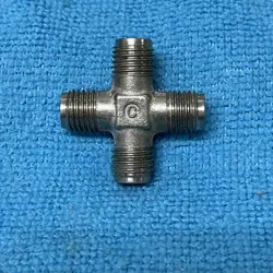 SWAGELOK ~ SS-400-4 ~ STAINLESS STEEL UNION CROSS 1/4 TUBE (MISSING NUTS)