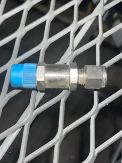 SWAGELOK NUPRO SS-4C1-1/3 STAINLESS STEEL POPPET CHECK VALVE ODX MALE