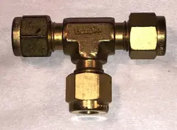 SWAGELOK B-400-3 BRASS TUBE FITTING, UNION TEE, 1/4