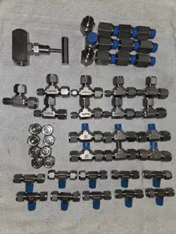 SWAGELOK SS316  LARGE MIXED LOT OF FITTINGS NOS 1/2