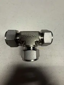 SWAGELOK 1” 316L SS TEE SS-1610-3