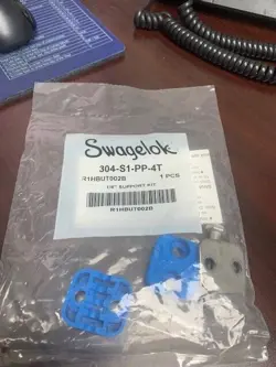 SWAGELOK 304-S1-PP-4T CLAMP TUBE SUPPORT KIT