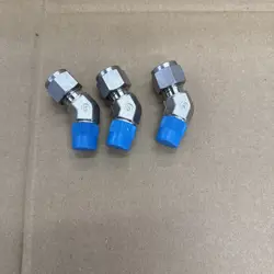 NEW LOT OF 3 SWAGELOK SS600-5-4 MALE ELBOW TUBE FITTING 45 DEGREE, 3/8