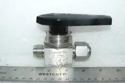 SWAGELOK SS-45VCR8 SS 1 PIECE BALL VALVE 1/2
