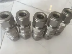 NEW SWAGELOK SS-CHS8-1/3