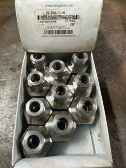 NEW SWAGELOK SS-810-1-16 SS MALE CONNECTOR 1/2” TUBE X 1”” MALE NPT QTY 10