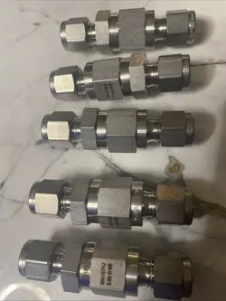 LOT-5PC SWAGELOK