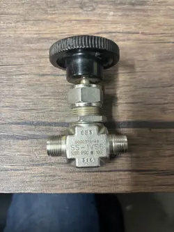 USED - SWAGELOK SS-1VS6 3/8” SS VALVE