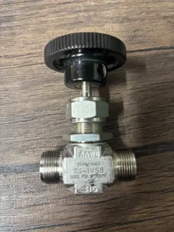 USED SWAGELOK  1/2” STAINLESS NEEDLE VALVE 5000PSI  • SS-1VS8