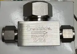 SWAGELOK SS-58S8 LIFT CHECK VALVE, 1/2