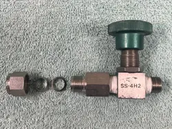 NUPRO SWAGELOK SS-4H2 STAINLESS STEEL BELLOWS VALVE ¼ NPT & 3/8” TUBING FITTINGS