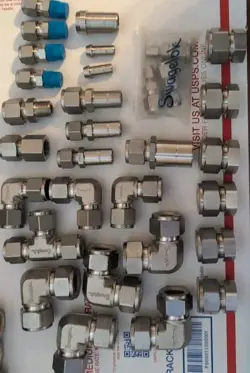 30PC SWAGELOK LOT OF ASSORTED FITTINGS