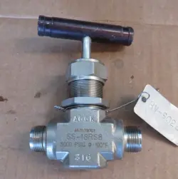SWAGELOK SS-18RS8 NEEDLE VALVE STAINLESS STEEL 1/2