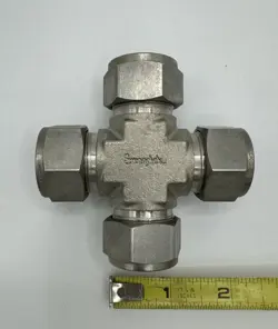 NEW SWAGELOK 3/4” UNION CROSS TUBE FITTING STAINLESS STEEL SS-1210-4