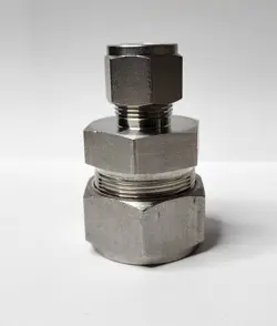 SWAGELOK TUBE FITTING, REDUCING UNION, 1 TO ½ IN. TUBE OD, SS-1610-6-8