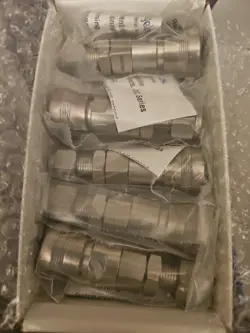 5 (NEW) SWAGELOK STAINLESS S/S SS-QC6-B1-600 3/8