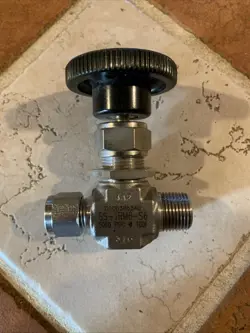 BRAND NEW! SWAGELOK  1/2” STAINLESS NEEDLE VALVE 5000PSI  • SS-1RM6-S6