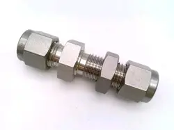 NEW SWAGELOK SS-600-61 ,  3/8 BULKHEAD UNION