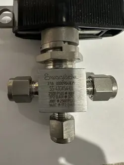 SWAGELOK SS-43GXS4 STAINLESS STEEL 1-PIECE 40GGG SERIES 3-WAY BALL VALVE,