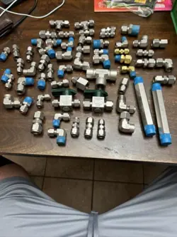 SWAGELOK FITTING LOT
