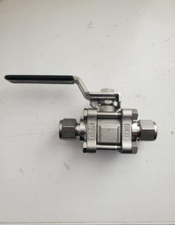 SWAGELOK 60 SERIES SS63TS8 3 PIECE BALL VALVE