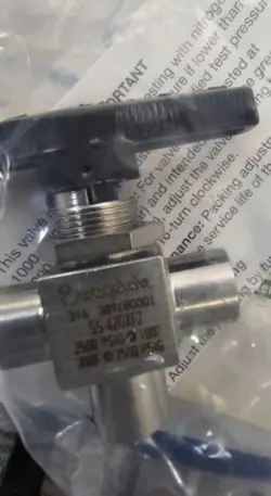 1 - SWAGELOK SS-42GXF2 SS  40G SERIES 3-WAY BALL VALVE FNSP