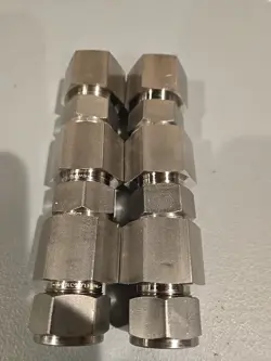 SWAGELOK MALE CONNECTOR, 3/4 IN. TUBE OD X 3/4 IN. MALE NPT SS-1210-1-12 