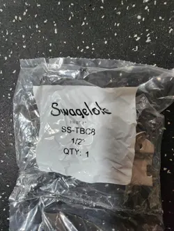 SWAGELOK SS-TBC8 STAINLESS STEEL CUSHIONED CLAMP TUBE SUPPORT ( LOT OF 50 )
