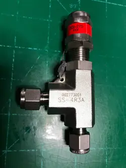 SWAGELOK SS-4R3A 3000-4000PSI PROPORTIONAL RELIEF VALVE 1/4