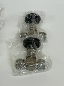 2 SWAGELOK NEEDLE VALVES 500 PSI  • SS-1VS8