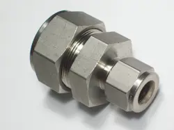 1 -  SWAGELOK STAINLESS STEEL REDUCING UNION, 1